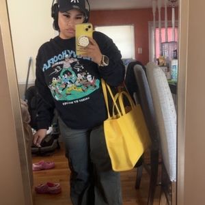 Meet your Posher, Kira